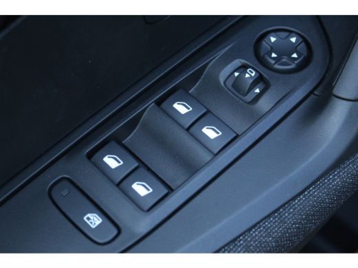 Peugeot 2008 1.2 Hybrid 145 PK Style | Climate & Cruise C. | CarPlay | Park Assist | Navigatie | LED | DAB + |... ActivLease financial lease