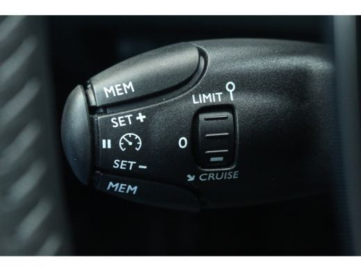Peugeot 2008 1.2 Hybrid 145 Style | Achterbank in delen neerklapbaar | Achterspoiler | Actieve noodgeval assis... ActivLease financial lease