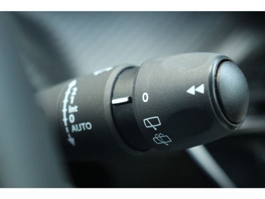 Peugeot 2008 1.2 Hybrid 145 Style | Achterbank in delen neerklapbaar | Achterspoiler | Actieve noodgeval assis... ActivLease financial lease