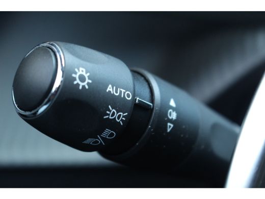 Peugeot 208 1.2 GT Aut. | Camera | Half Leder | CarPlay | Climate & cruise C. | LED | 17" | Camera | Half Led... ActivLease financial lease