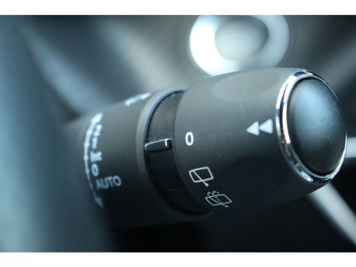 Peugeot 208 1.2 GT Aut. | Camera | Half Leder | CarPlay | Climate & cruise C. | LED | 17" | Camera | Half Led... ActivLease financial lease