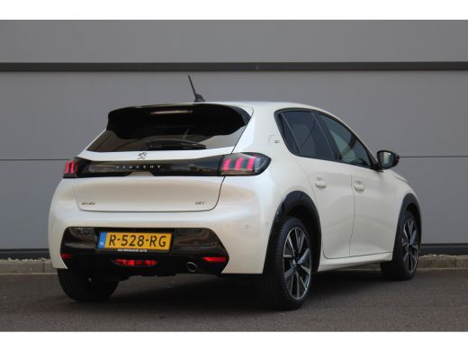 Peugeot 208 1.2 GT Aut. | Camera | Half Leder | CarPlay | Climate & cruise C. | LED | 17" | Camera | Half Led... ActivLease financial lease