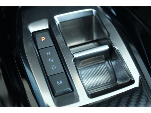 Peugeot 208 1.2 GT Aut. | Camera | Half Leder | CarPlay | Climate & cruise C. | LED | 17" | Camera | Half Led... ActivLease financial lease