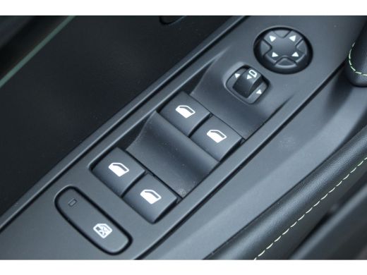 Peugeot 208 1.2 GT Aut. | Camera | Half Leder | CarPlay | Climate & cruise C. | LED | 17" | Camera | Half Led... ActivLease financial lease