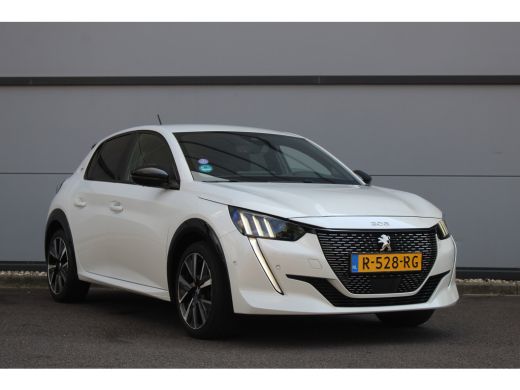 Peugeot 208 1.2 GT Aut. | Camera | Half Leder | CarPlay | Climate & cruise C. | LED | 17" | Camera | Half Led... ActivLease financial lease