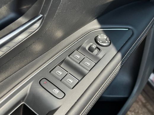 Peugeot 5008 1.6 GT Pack Business 7P | Focal | Panoramadak | Stoelverwarming | Elektrische kofferbak | Navigatie ActivLease financial lease
