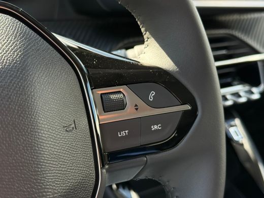 Peugeot e-208 Business, (2025-H0) Achteruitrijcamera | Cruise control | Keyless | Standkachel | Apple carplay &... ActivLease financial lease