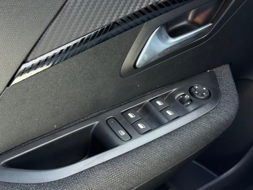 Peugeot e-208 Business, (2025-H0) Achteruitrijcamera | Cruise control | Keyless | Standkachel | Apple carplay &... ActivLease financial lease
