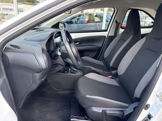 Toyota Aygo 1.0 VVT-i S-CVT **AUTOMAAT/ ADAPTIEF CRUISE CONTROL/ APPLE CARPLAY** ActivLease financial lease