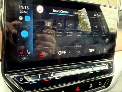 Volkswagen ID.4 Family 77 kWh SOH 91.7%, Panoramadak, Trekhaak, Camera, Stoelverwarming ActivLease financial lease