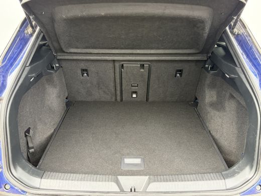 Volkswagen ID.4 SOH 93.6% Family 77 kWh Panoramadak Warmtepomp Adapt.Cruise Carplay ActivLease financial lease