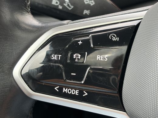 Volkswagen ID.4 SOH 93.6% Family 77 kWh Panoramadak Warmtepomp Adapt.Cruise Carplay ActivLease financial lease