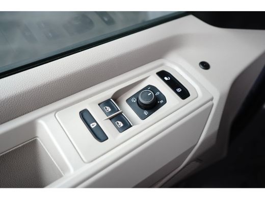 Volkswagen Multivan 1.4 eHybrid 218 pk life 7pers. | Achteruitrijcamera | Apple Carplay | Stoelverwarming | ActivLease financial lease