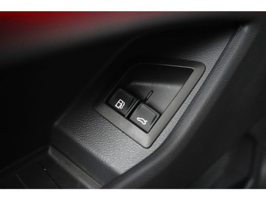 Volkswagen Multivan 1.4 eHybrid 218 pk life 7pers. | Achteruitrijcamera | Apple Carplay | Stoelverwarming | ActivLease financial lease