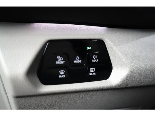 Volkswagen Multivan 1.4 eHybrid 218 pk life 7pers. | Achteruitrijcamera | Apple Carplay | Stoelverwarming | ActivLease financial lease