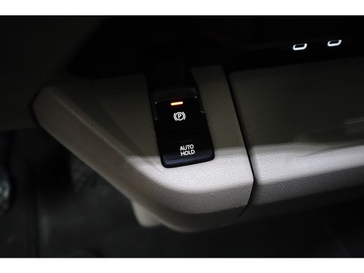 Volkswagen Multivan 1.4 eHybrid 218 pk life 7pers. | Achteruitrijcamera | Apple Carplay | Stoelverwarming | ActivLease financial lease