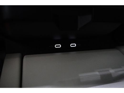 Volkswagen Multivan 1.4 eHybrid 218 pk life 7pers. | Achteruitrijcamera | Apple Carplay | Stoelverwarming | ActivLease financial lease