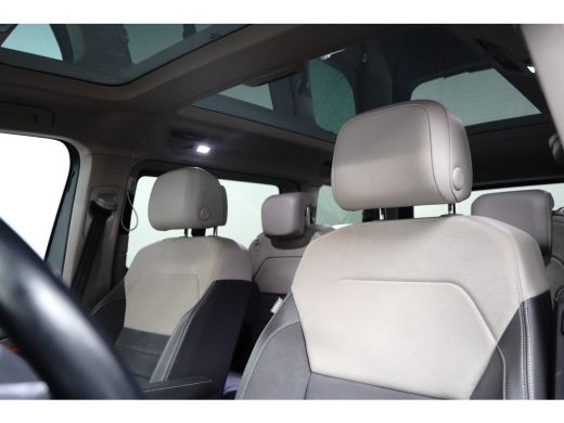 Volkswagen Multivan 1.4 eHybrid 218 pk life 7pers. | Achteruitrijcamera | Apple Carplay | Stoelverwarming | ActivLease financial lease