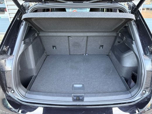 Volkswagen Tiguan 1.5 eHybrid 272 pk R-Line Business | Trekhaak | Assitance pakket plus | Black Style pakket | Comf... ActivLease financial lease
