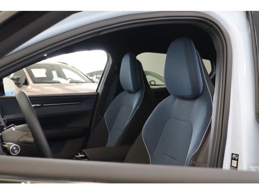 Volvo  EX30 P5 Long Range 272PK Europa Plus 69kWh | Getint Glas | Power Seats | Stoelverw | HK Audio | Achter... ActivLease financial lease
