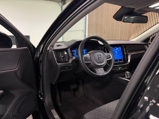 Volvo  V60 B3 Essential Edition | All Season Banden | Cruise Control | Google Infotainment | Parkeersensoren... ActivLease financial lease