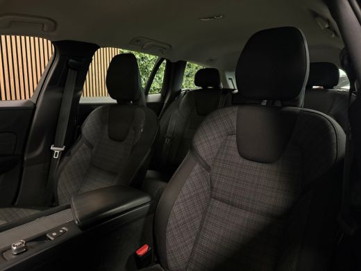 Volvo  V60 B3 Essential Edition | All Season Banden | Cruise Control | Google Infotainment | Parkeersensoren... ActivLease financial lease