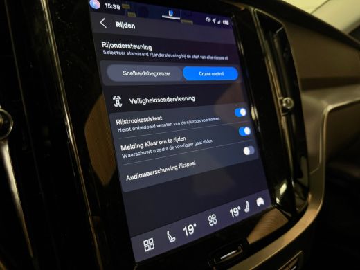 Volvo  V60 B3 Essential Edition | All Season Banden | Cruise Control | Google Infotainment | Parkeersensoren... ActivLease financial lease