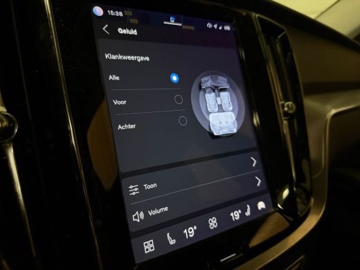 Volvo  V60 B3 Essential Edition | All Season Banden | Cruise Control | Google Infotainment | Parkeersensoren... ActivLease financial lease