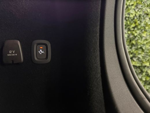Volvo  V60 T6 AWD Recharge Ultra Dark | Trekhaak | Schuifdak | Head-Up Display | Harman Kardon | Adaptieve C... ActivLease financial lease