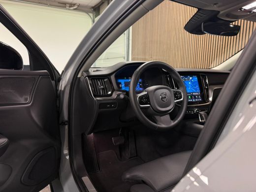 Volvo  V60 T6 AWD Recharge Ultra Dark | Trekhaak | Schuifdak | Head-Up Display | Harman Kardon | Adaptieve C... ActivLease financial lease