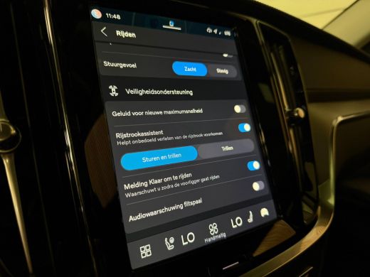 Volvo  V60 T6 AWD Recharge Ultra Dark | Trekhaak | Schuifdak | Head-Up Display | Harman Kardon | Adaptieve C... ActivLease financial lease