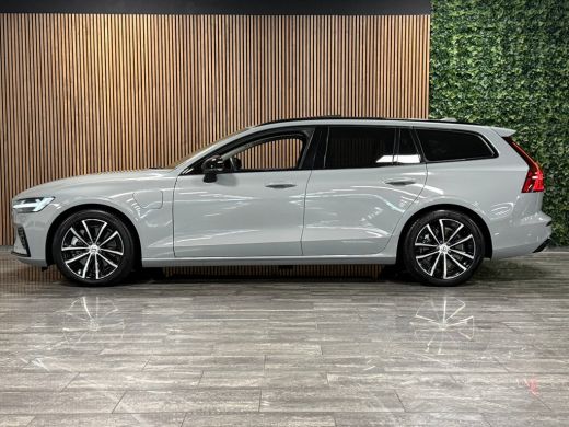 Volvo  V60 T6 AWD Recharge Ultra Dark | Trekhaak | Schuifdak | Head-Up Display | Harman Kardon | Adaptieve C... ActivLease financial lease