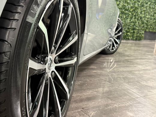 Volvo  V60 T6 AWD Recharge Ultra Dark | Trekhaak | Schuifdak | Head-Up Display | Harman Kardon | Adaptieve C... ActivLease financial lease