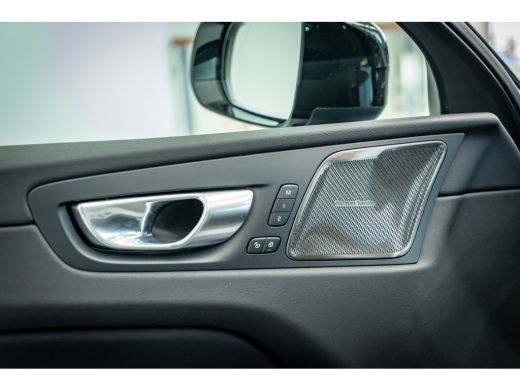 Volvo  XC60 T6 350PK AWD Plus | Pano-dak | 360&deg; | Head Up Display | Trekhaak | All season ActivLease financial lease