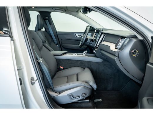 Volvo  XC60 T6 350PK AWD Plus | Pano-dak | 360&deg; | Head Up Display | Trekhaak | All season ActivLease financial lease