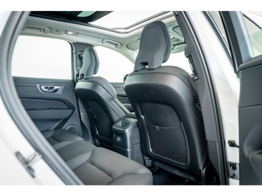 Volvo  XC60 T6 350PK AWD Plus | Pano-dak | 360&deg; | Head Up Display | Trekhaak | All season ActivLease financial lease