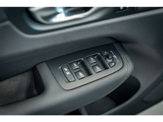 Volvo  XC60 T6 350PK AWD Plus | Pano-dak | 360&deg; | Head Up Display | Trekhaak | All season ActivLease financial lease