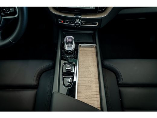Volvo  XC60 T6 350PK AWD Plus | Pano-dak | 360&deg; | Head Up Display | Trekhaak | All season ActivLease financial lease