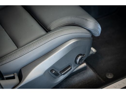 Volvo  XC60 T6 350PK AWD Plus | Pano-dak | 360&deg; | Head Up Display | Trekhaak | All season ActivLease financial lease