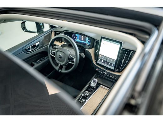 Volvo  XC60 T6 350PK AWD Plus | Pano-dak | 360&deg; | Head Up Display | Trekhaak | All season ActivLease financial lease