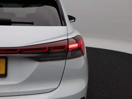 Audi Q4 e-tron 40 Launch edition S Competition 77 kWh 204 Pk | Stoelverwarming | Panorama dak | Adaptive Cruise ... ActivLease financial lease