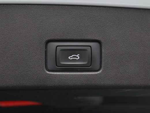 Audi Q4 e-tron 40 Launch edition S Competition 77 kWh 204 Pk | Stoelverwarming | Panorama dak | Adaptive Cruise ... ActivLease financial lease