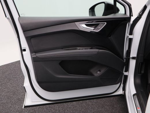 Audi Q4 e-tron 40 Launch edition S Competition 77 kWh 204 Pk | Stoelverwarming | Panorama dak | Adaptive Cruise ... ActivLease financial lease