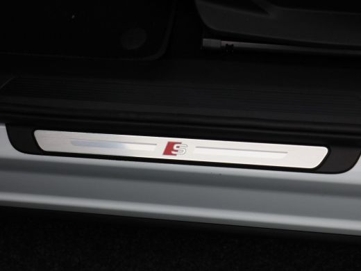 Audi Q4 e-tron 40 Launch edition S Competition 77 kWh 204 Pk | Stoelverwarming | Panorama dak | Adaptive Cruise ... ActivLease financial lease