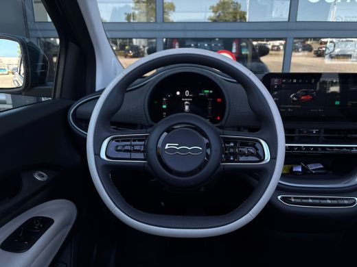 Fiat 500C 42 kWh La Prima By Bocelli | SoH 92,55% | Achteruitrijcamera | Cruise control | Apple Carplay | ActivLease financial lease