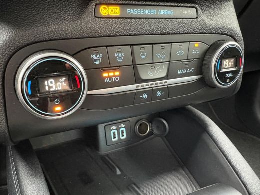 Ford Focus 125PK EcoB. Automaat Titanium Carplay-android/Navigatie/Parkeerhulp/Camera/Keyfree ActivLease financial lease