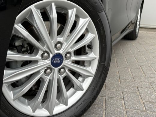 Ford Focus 125PK EcoB. Automaat Titanium Carplay-android/Navigatie/Parkeerhulp/Camera/Keyfree ActivLease financial lease