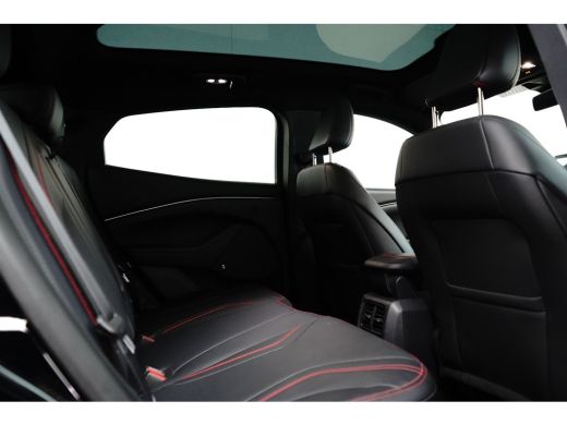 Ford Mustang Mach-E Mach-E Premium AWD 75 kWh | Panoramdak | B&O Audio | Dodehoek detcetie | Memory-seat | 360 camera... ActivLease financial lease