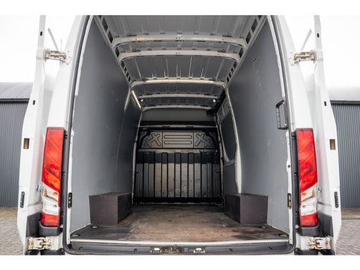 Iveco Daily 35S18 175 PK 3.0 Liter! | Automaat | 3.500 KG trekgewicht | Camera | Cruise | Airco | Trekhaak | ... ActivLease financial lease