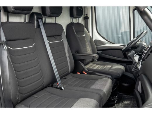 Iveco Daily 35S18 175 PK 3.0 Liter! | Automaat | 3.500 KG trekgewicht | Camera | Cruise | Airco | Trekhaak | ... ActivLease financial lease